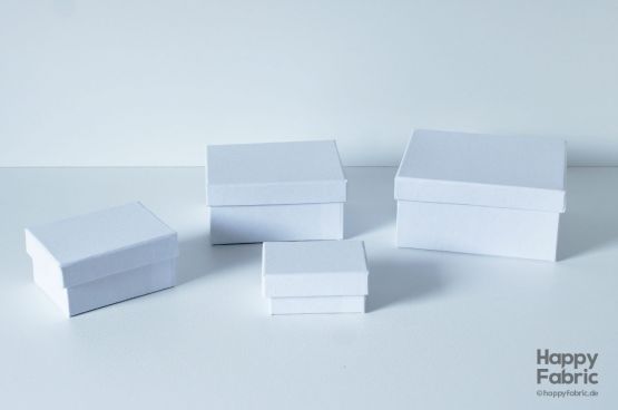 Boites en carton blanc rectangulaires